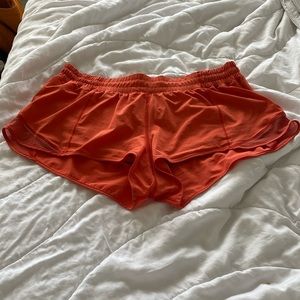 Lululemon Low Rise Hotty Hot 2.5 Short 14 - Great condition